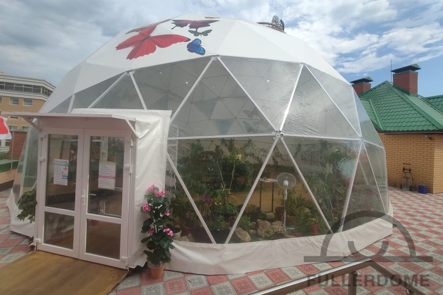 Геокупольный шатер для бабочек зоопарка в Екатеринбурге